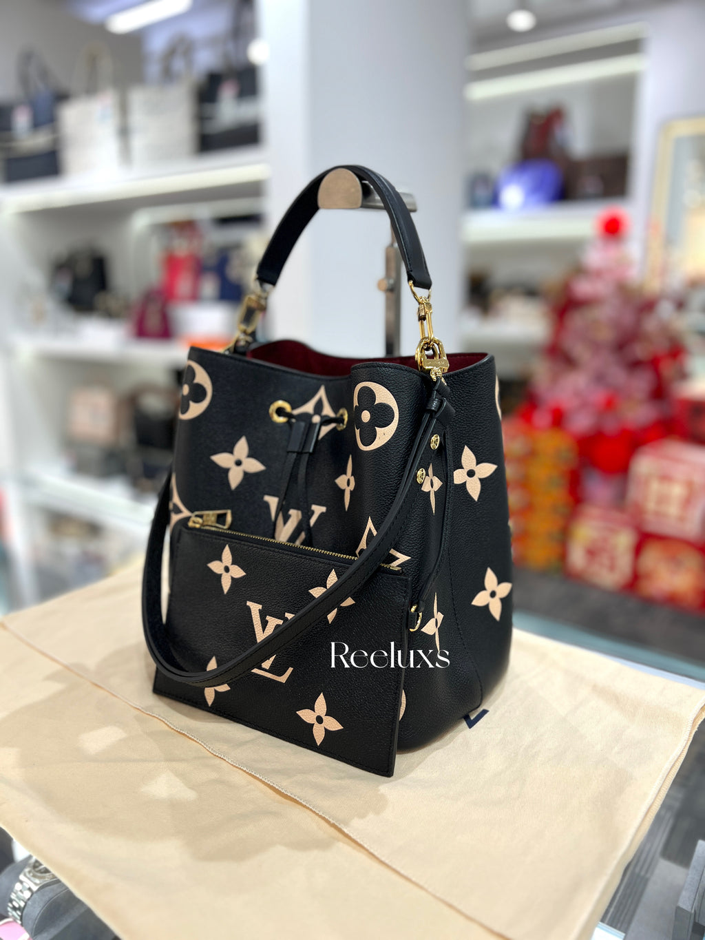 LOUIS VUITTON NéoNeó MM Bucket bag