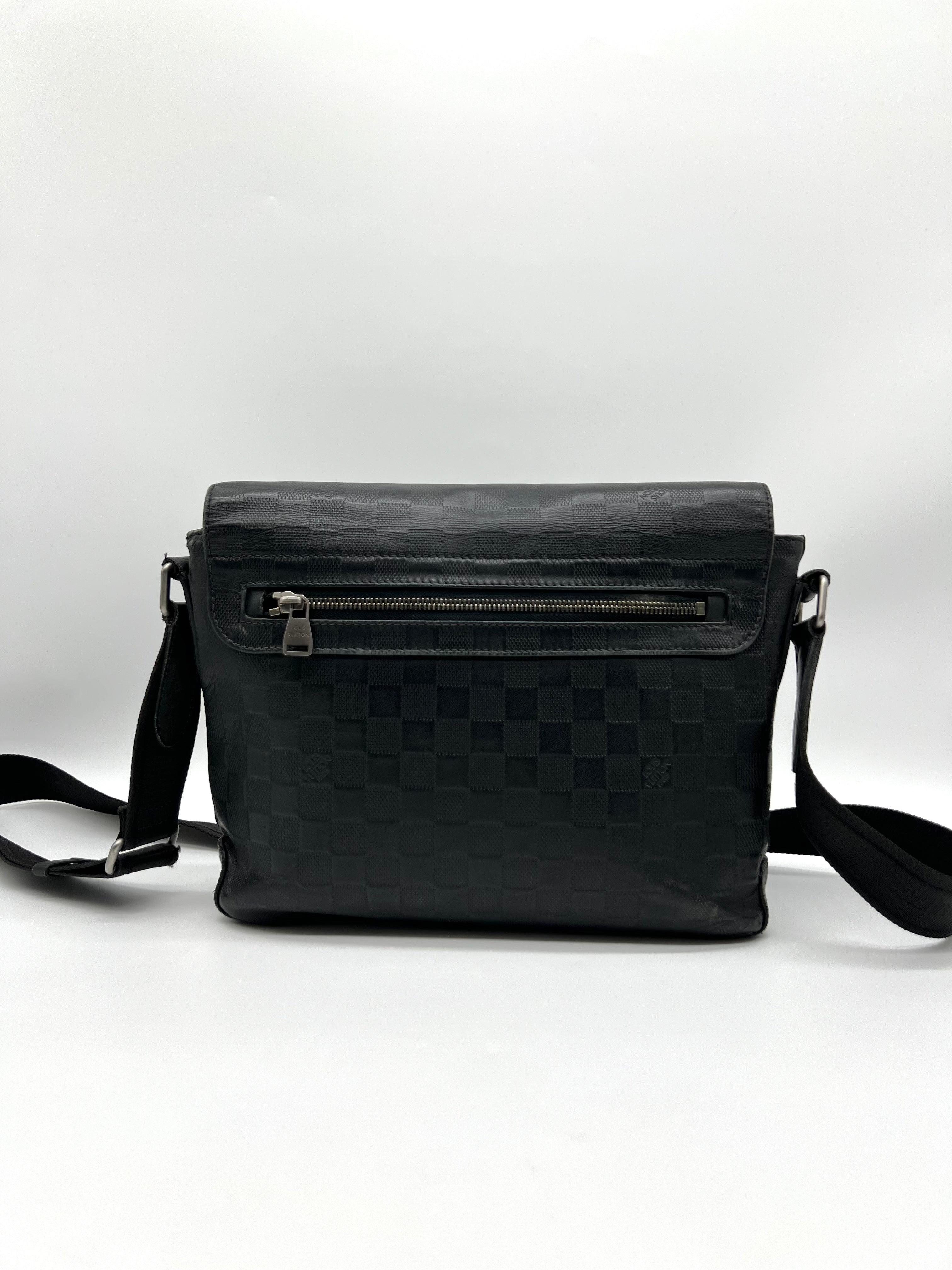 Louis Vuitton District Messenger Bag Damier Infini Leather MM - Reeluxs 