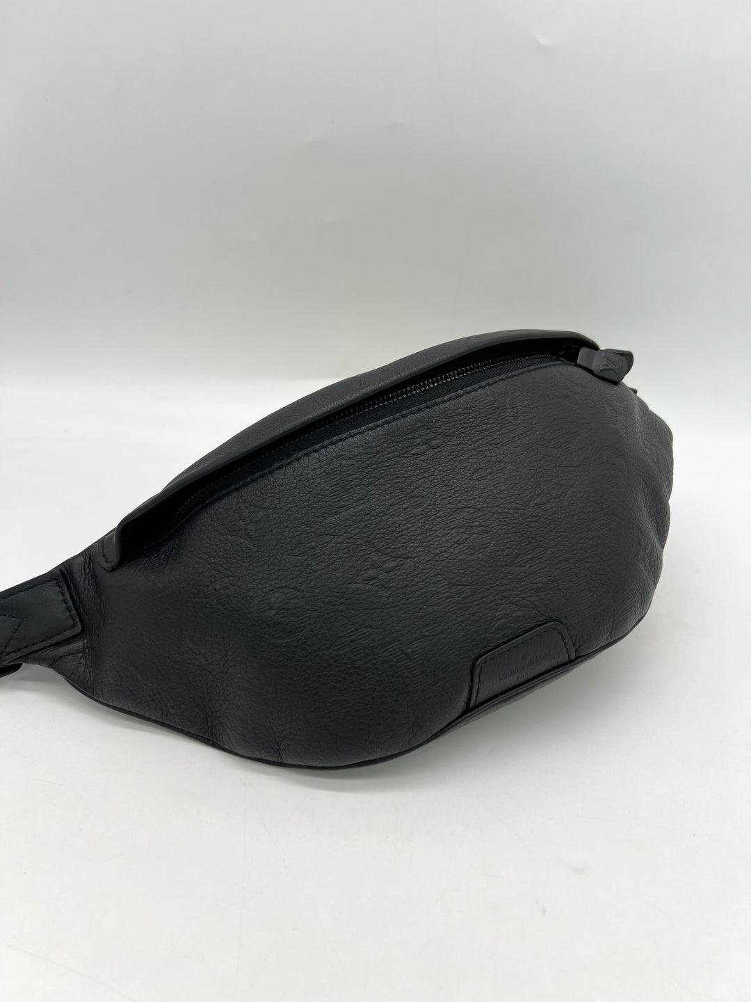 LOUIS VUITTON Discovery Belt Bag Black Leather