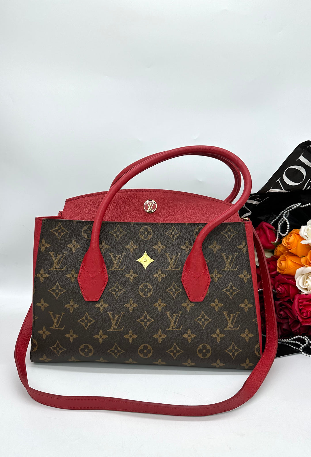 LOUIS VUITTON Florine
Handbag Monogram Canvas and Leather