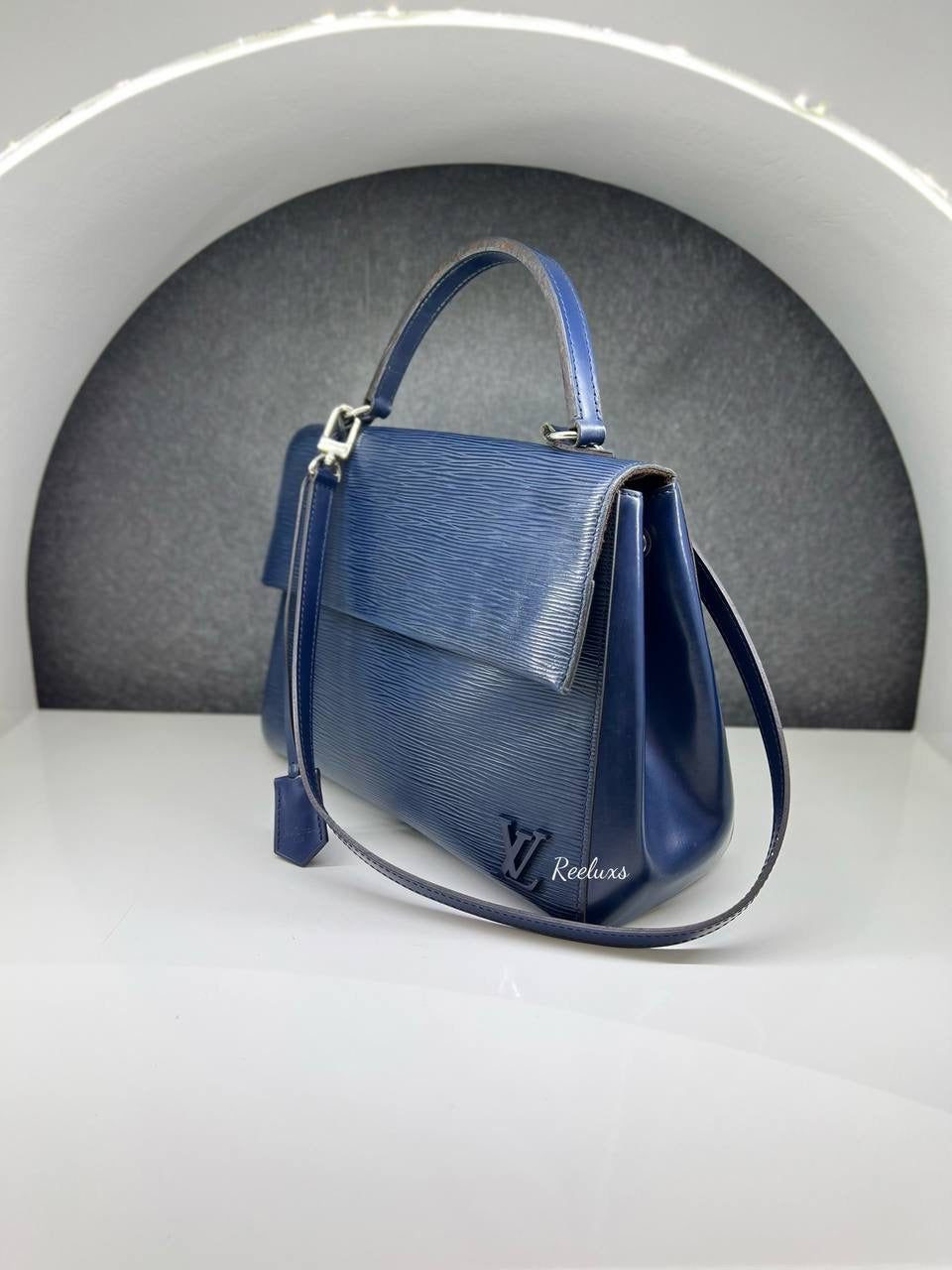 LOUIS VUITTON LV Cluny MM Epi Leather Top Handle Shoulder bag