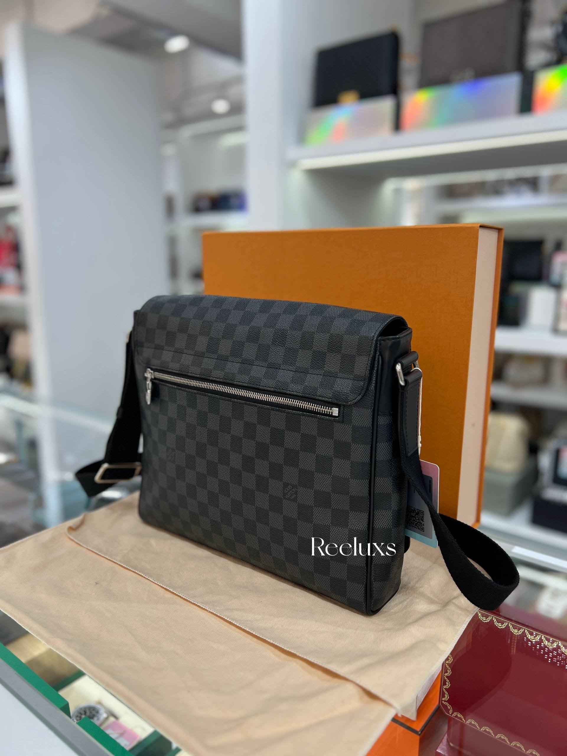 LOUIS VUITTON District Messenger Bag