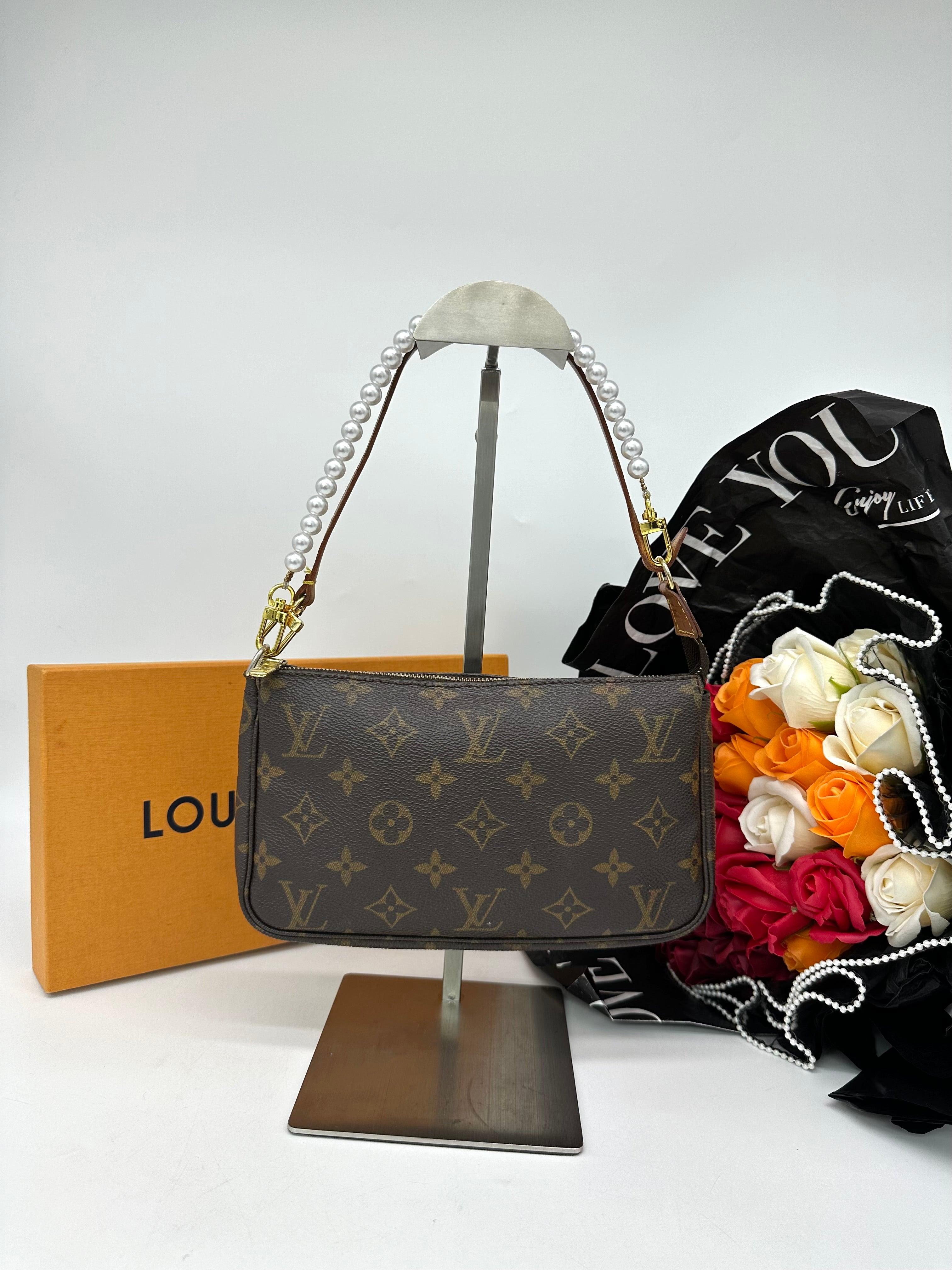 LOUIS VUITTON Monogram Pochette Accessoires Pouch bag - Reeluxs 