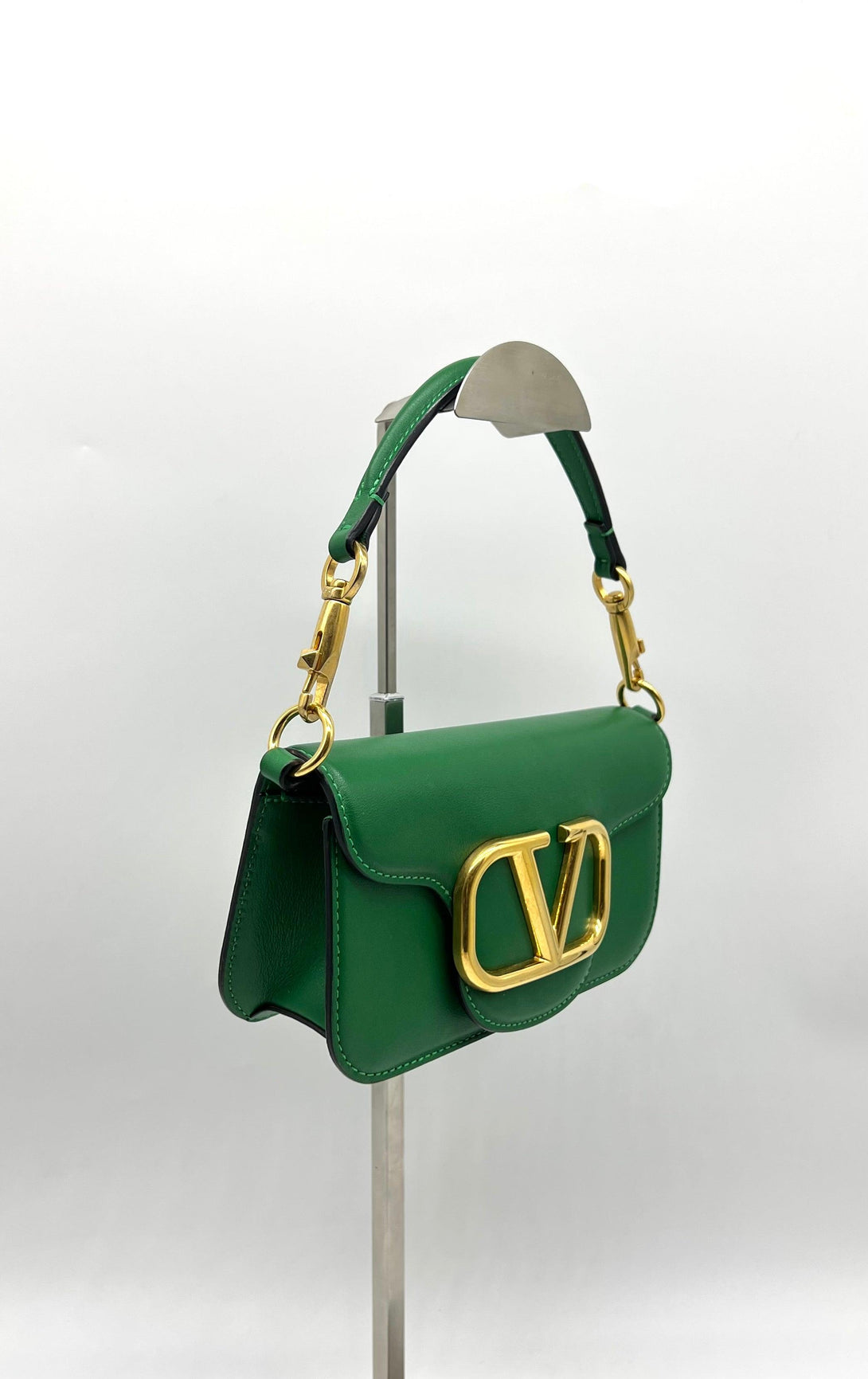 Valentino Locò VLogo Plaque Small Shoulder Bag - Reeluxs 