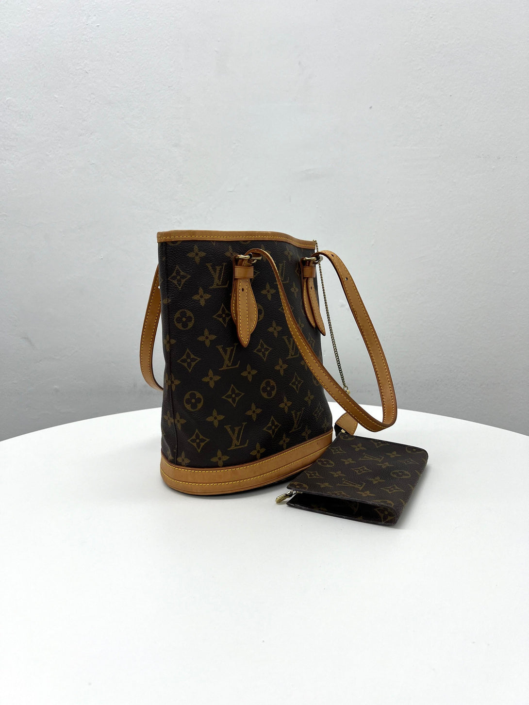 LV Monogram Petit Bucket
PM Tote Bag - Reeluxs 