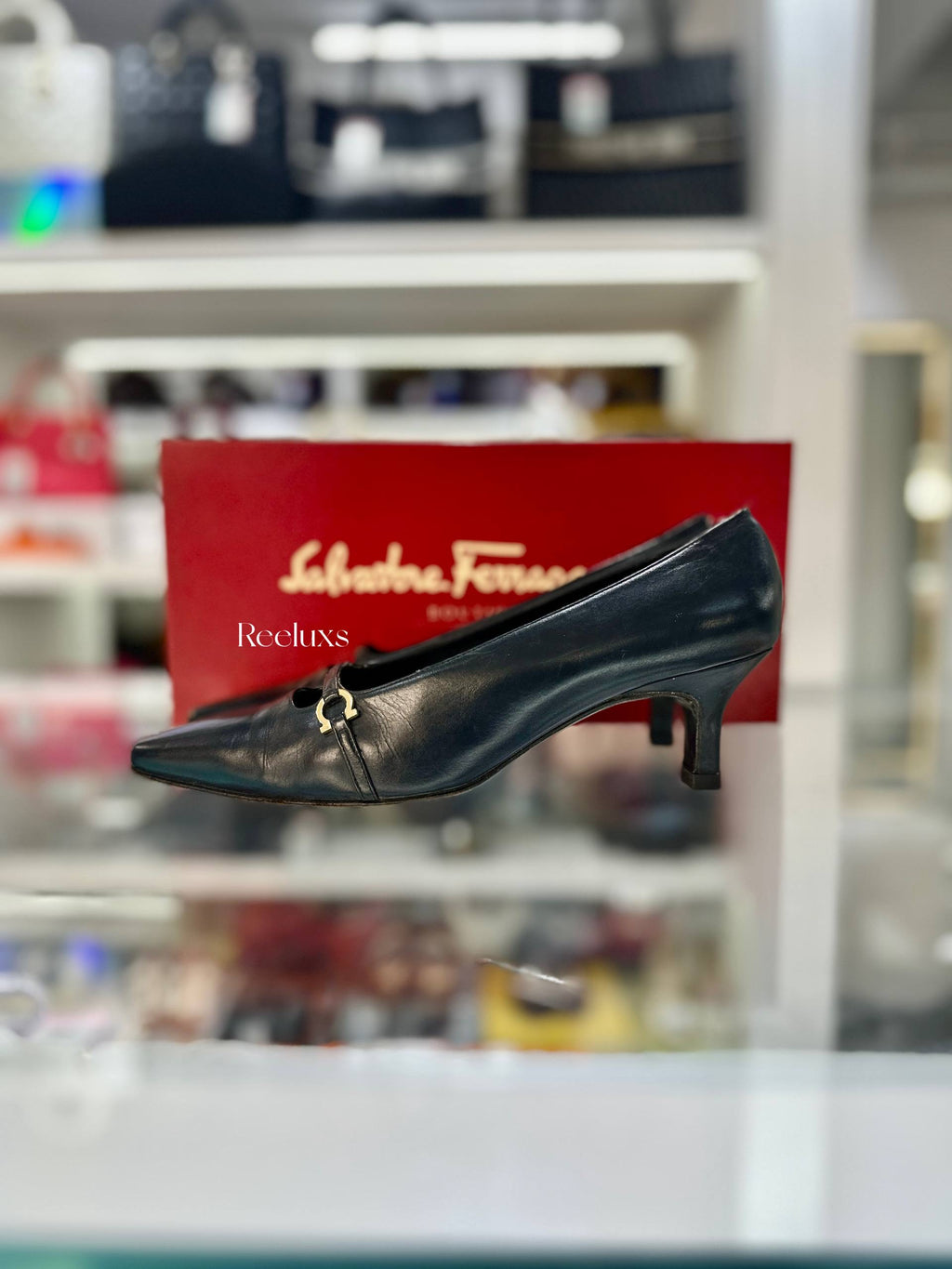 Black Leather Pumps Pointed Toe With Iconic Gold -Tone Gancini Buckle Detail