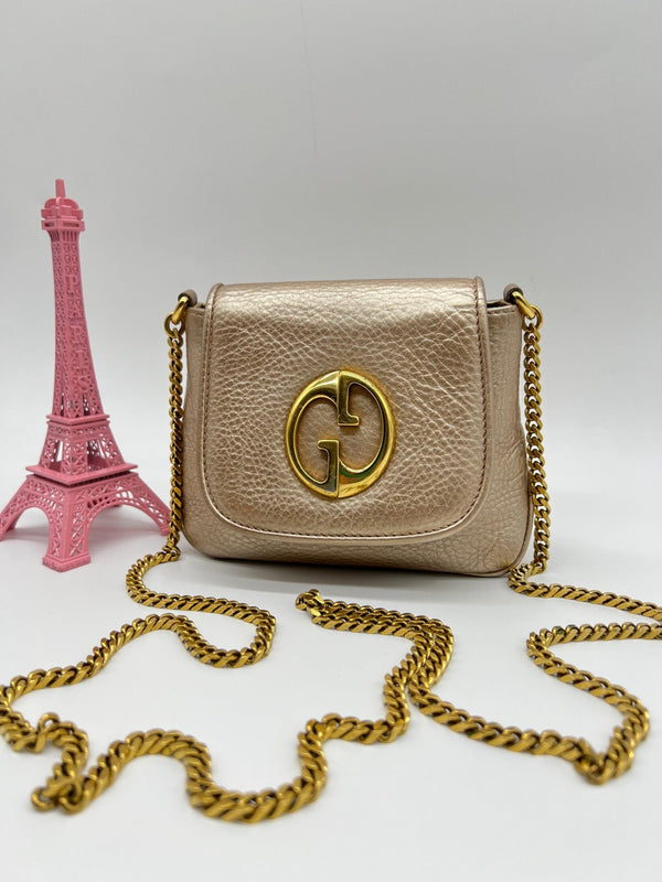 Gucci Metallic Beige Leather Small Logo Detail Chain Link Crossbody Bag - Reeluxs 