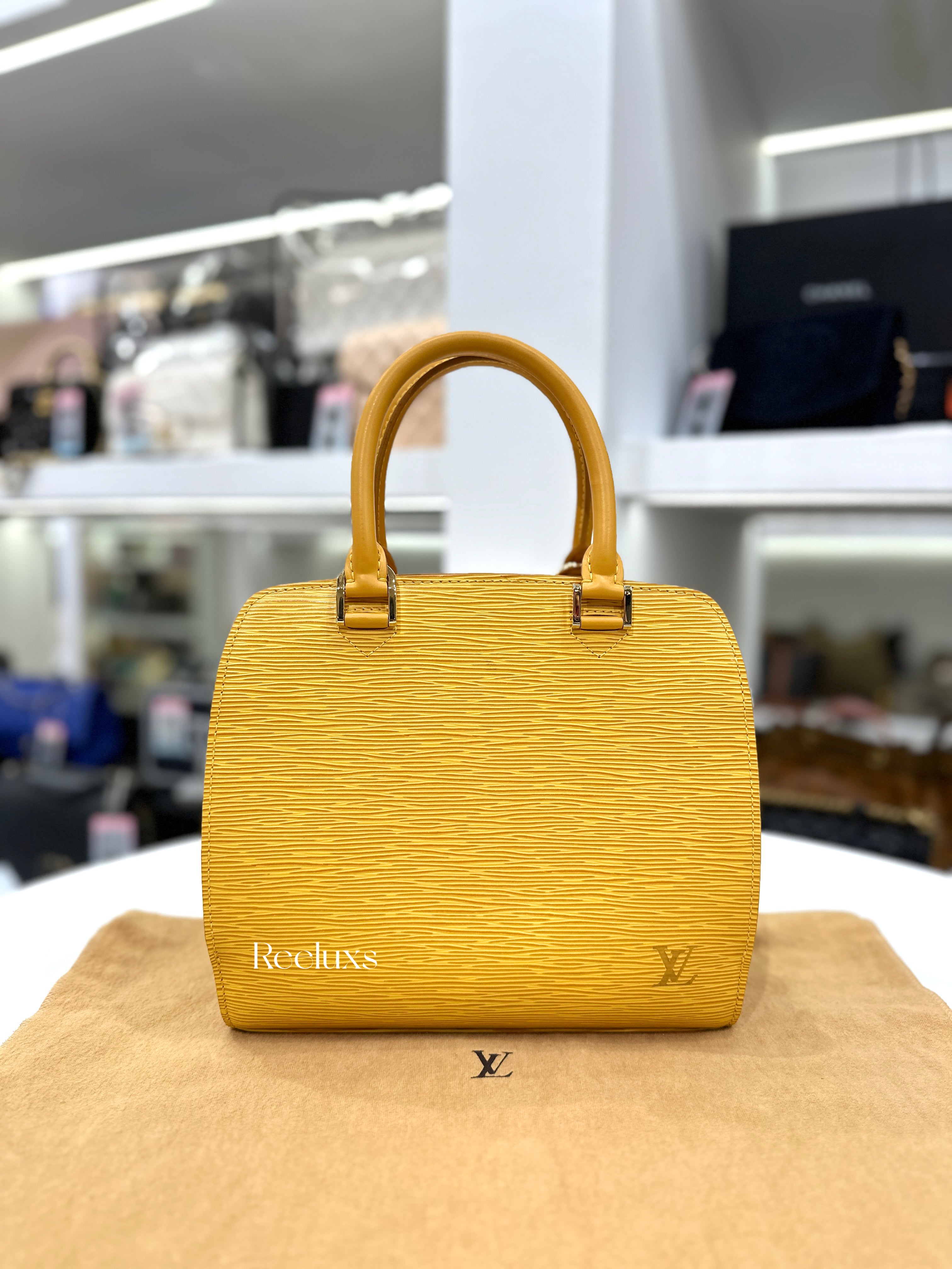 LOUIS VUITTON LV Pont Neuf (Epi Leather)