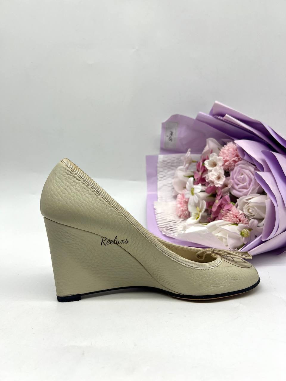 GUCCI Off White Leather Peep Toe Wedge Pumps Size 38