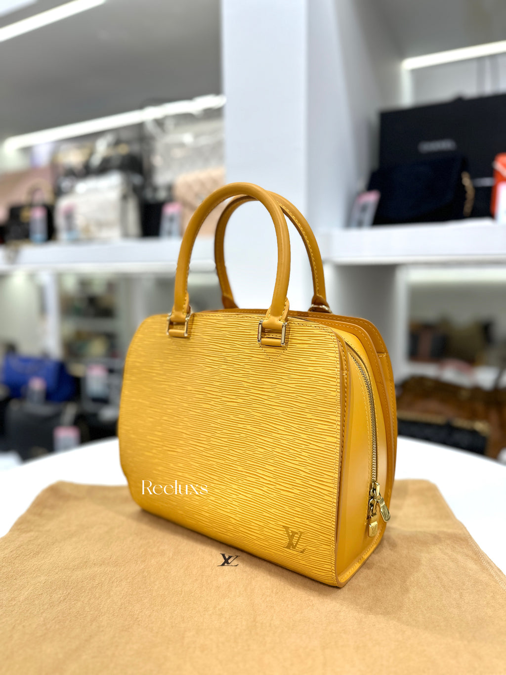 LOUIS VUITTON LV Pont Neuf (Epi Leather)