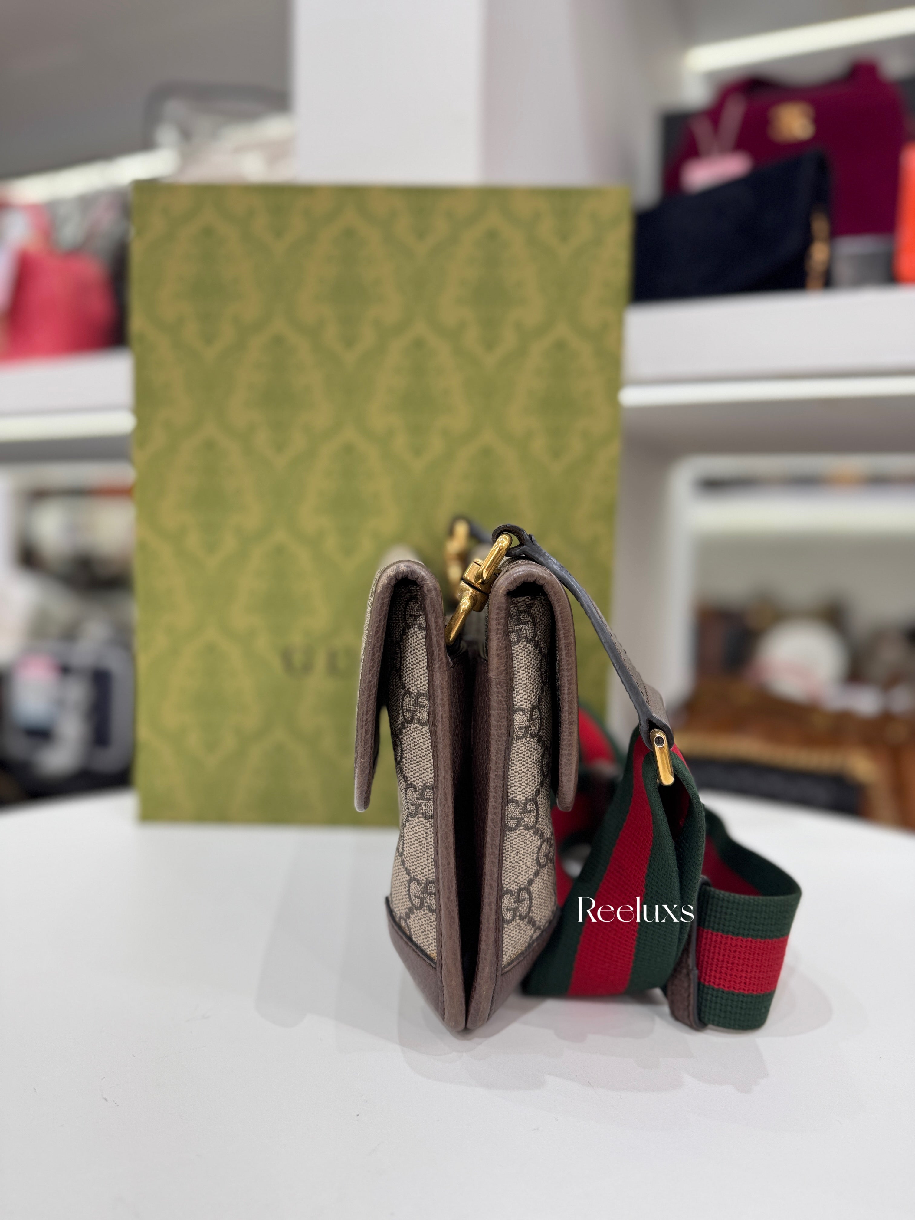 GUCCI Neo Vintage GG Supreme Messenger Bag