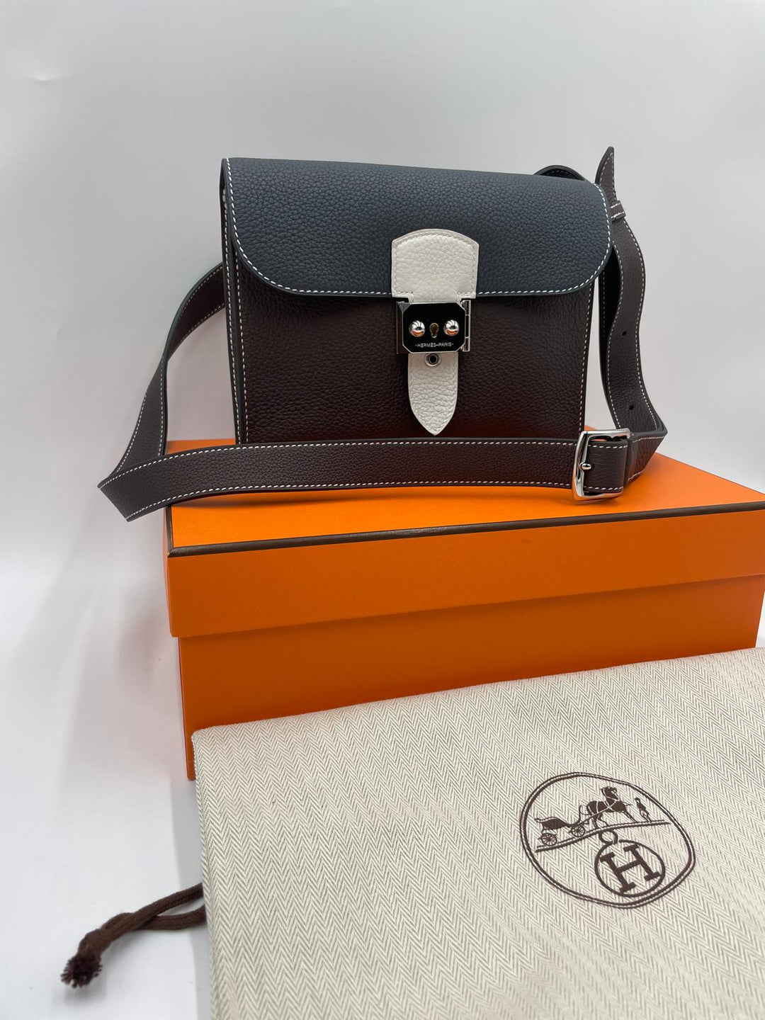 Hermes Sac a depeches 21 colorblock bag in Togo calfskin with Palladium plated