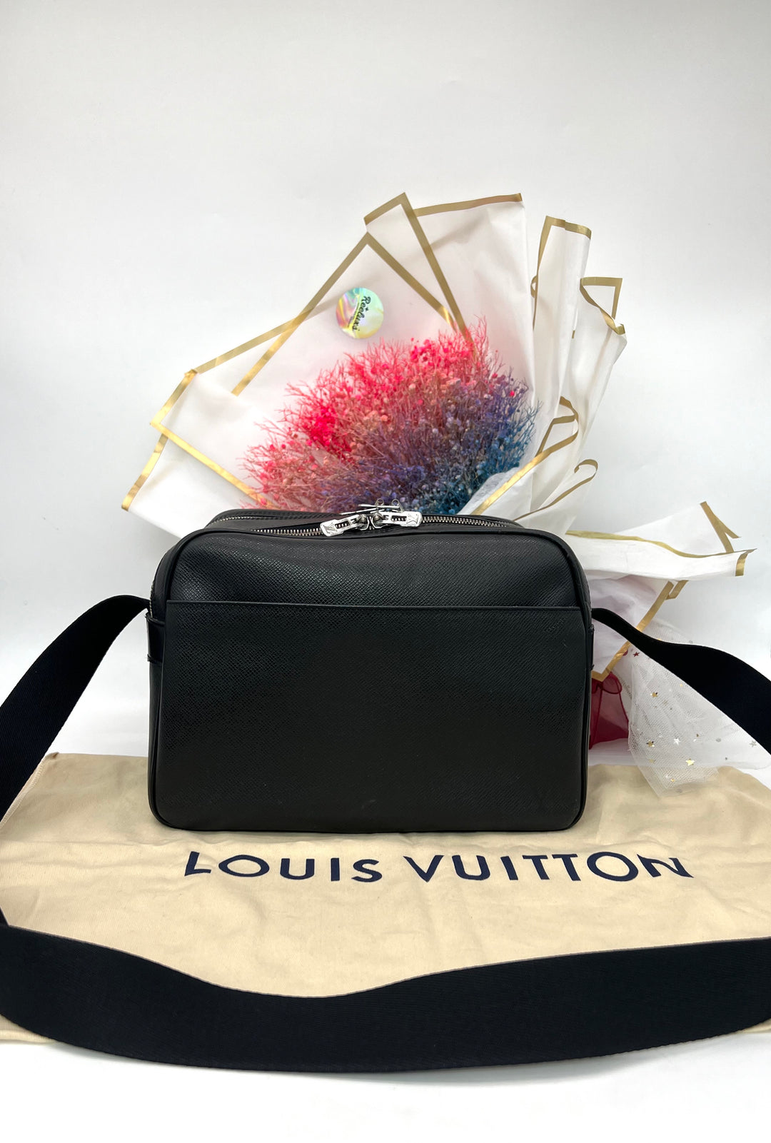 LOUIS VUITTON
Reporter Shoulder Bag