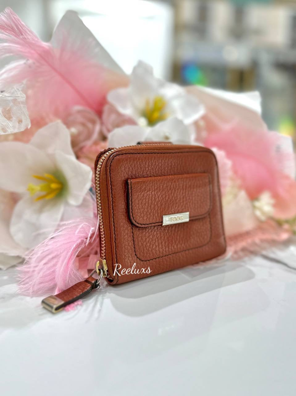 TOD'S Leather Compact Bifold & Coin Wallet