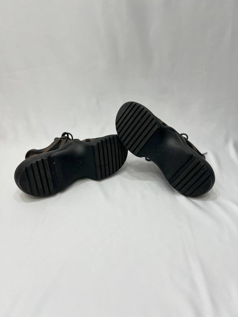 LOUIS VUITTON LV Archlight Trainer Sneaker in Black Monogram ( Women’s )