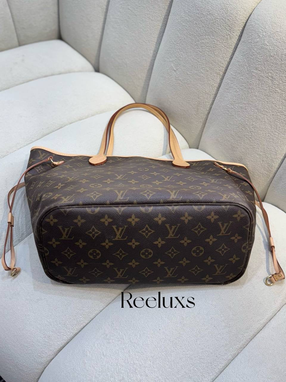 LOUIS VUITTON LV Neverfull MM Monogram Tote Bag
