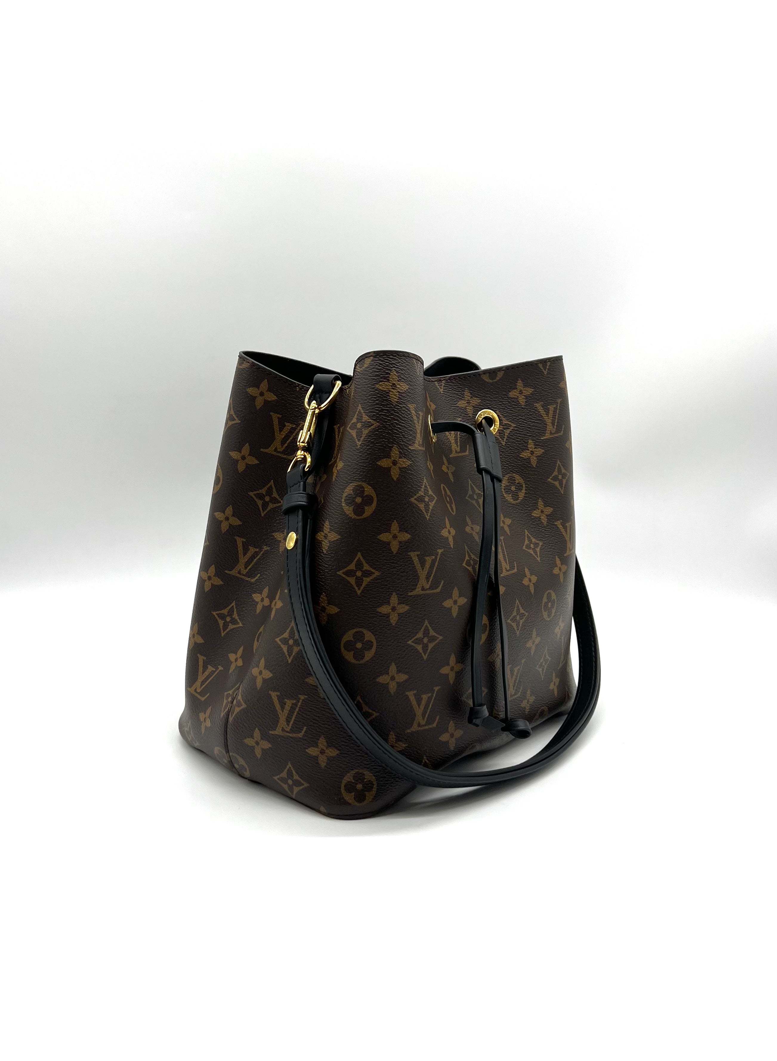 LOUIS VUITTON
Neo Noe Shoulder Bag - Reeluxs 