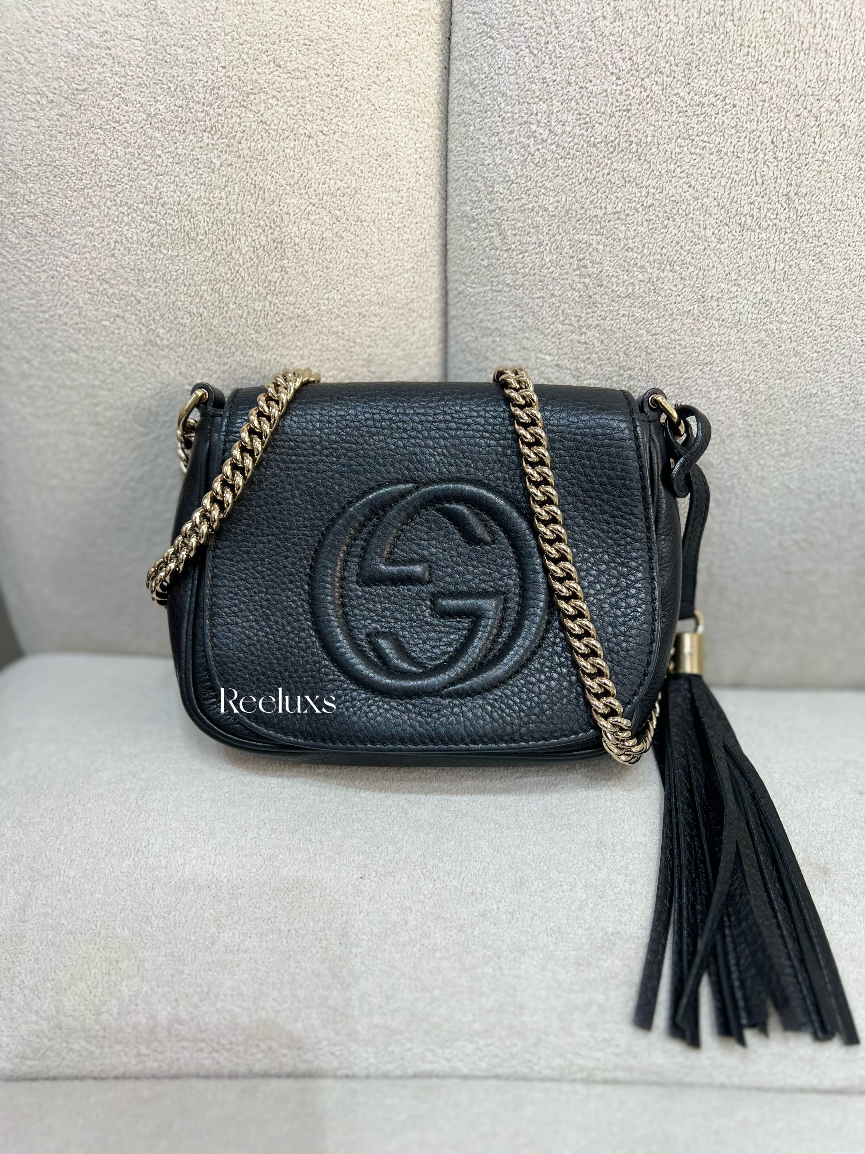 GUCCI Soho Flap Crossbody In Black Pebbled Leather Bag