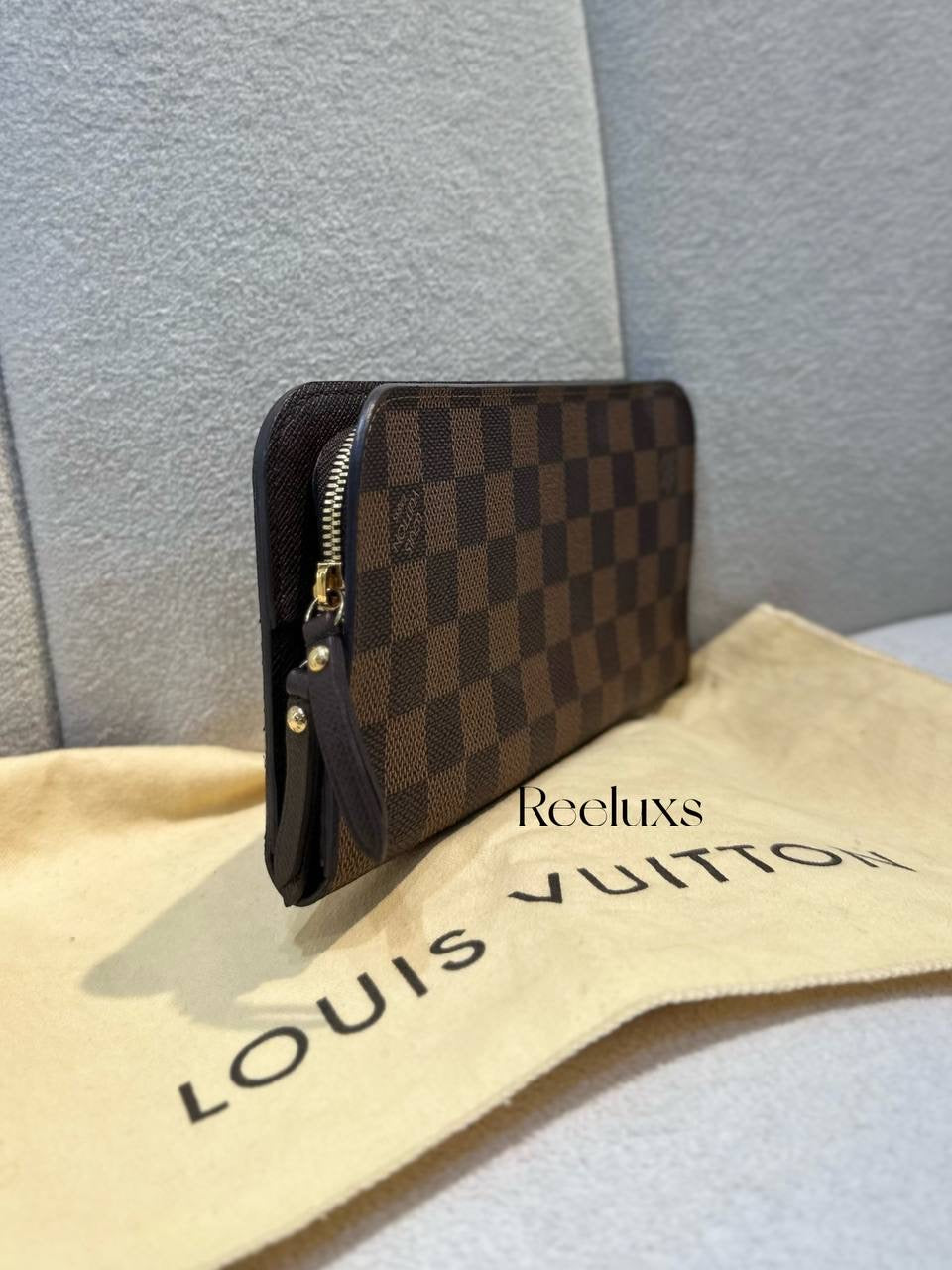LOUIS VUITTON LV Zippy Wallet in Damier Ebene Canvas