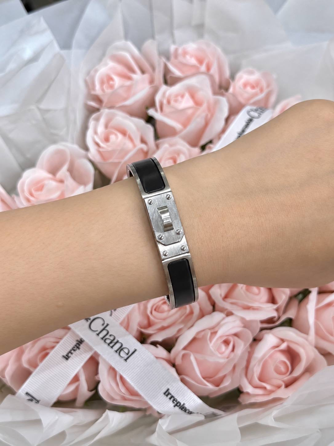 HERMES Palladium Plated Matte Black Enamel Kelly Bracelet