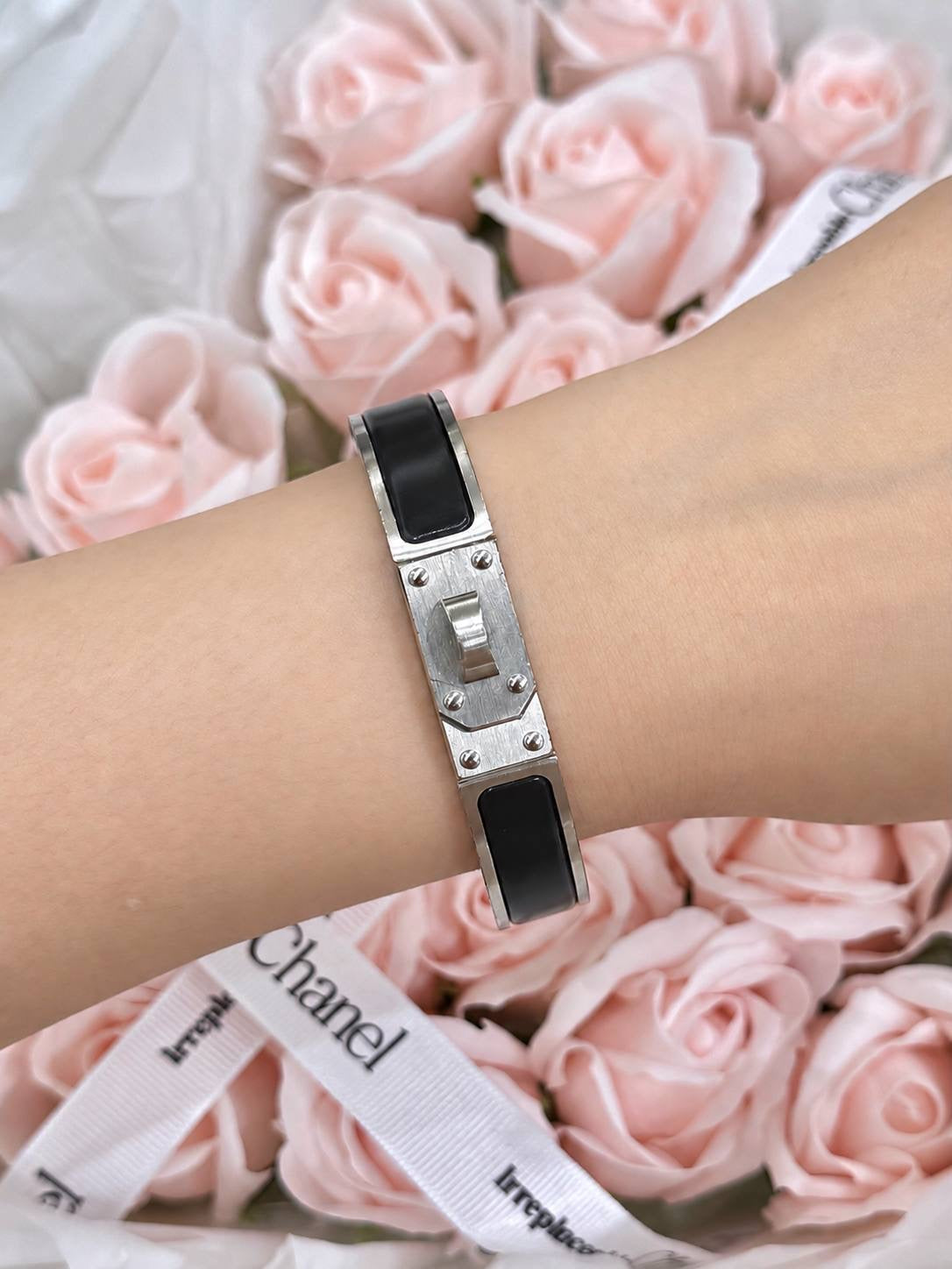 HERMES Palladium Plated Matte Black Enamel Kelly Bracelet