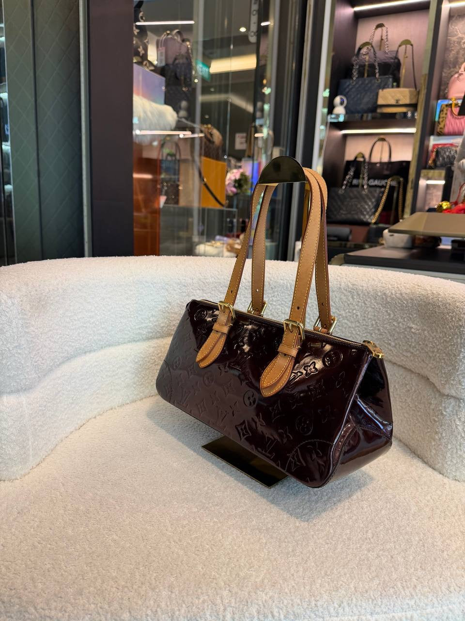 Louis Vuitton Rosewood Avenue shoulder bag in Amarante Monogram