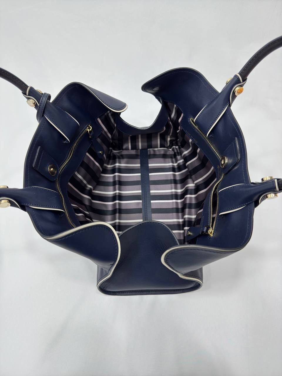TOD'S Cape Bag In Navy Blue Handbag