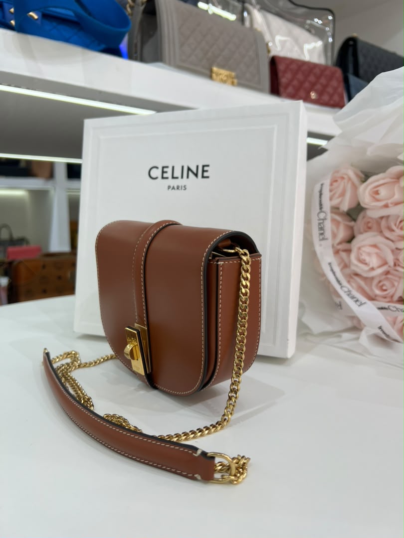 CELINE Small 16 Wallet On Chain (WOC)