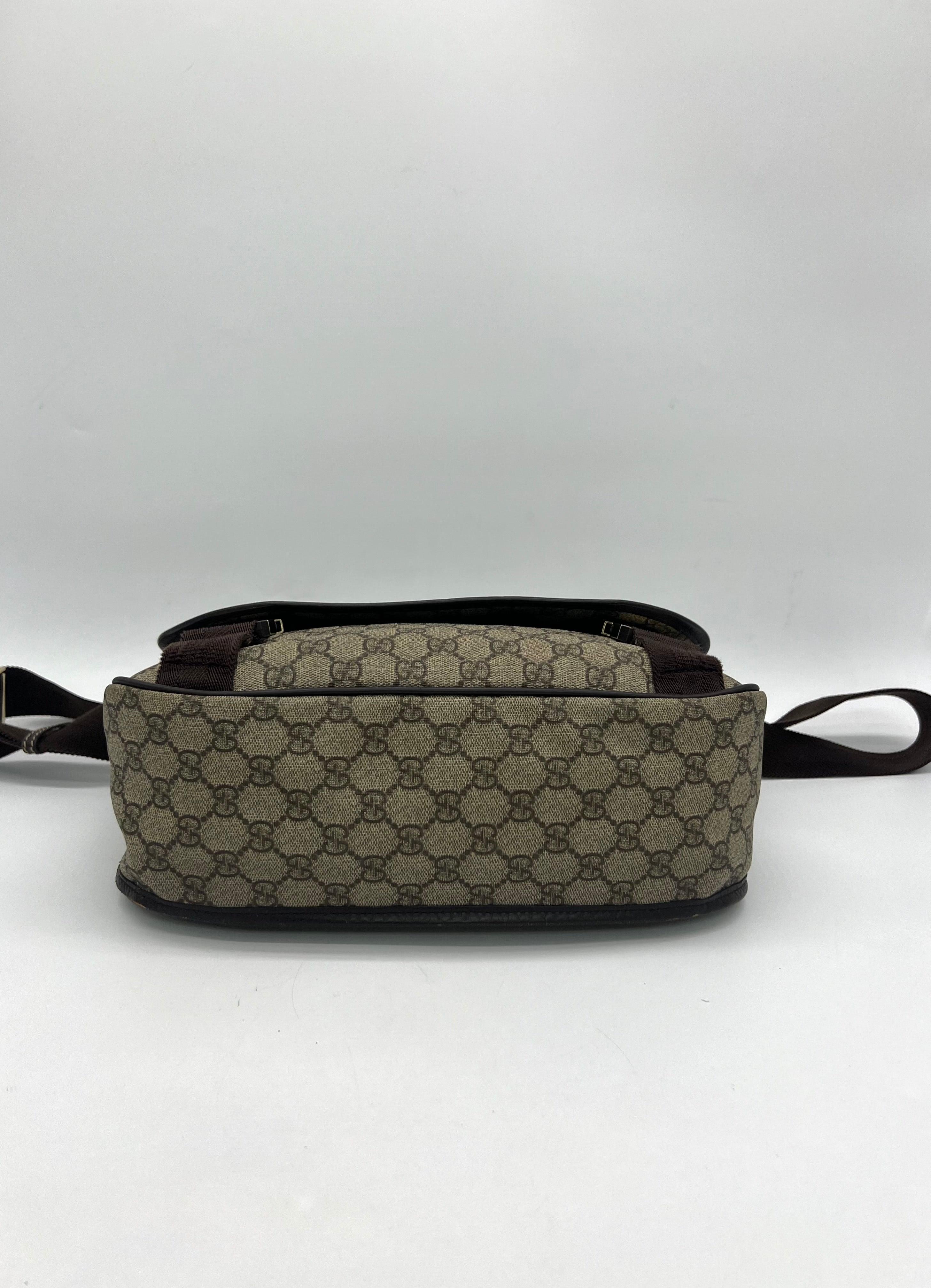 GUCCI Supreme Messenger Bag - Reeluxs 