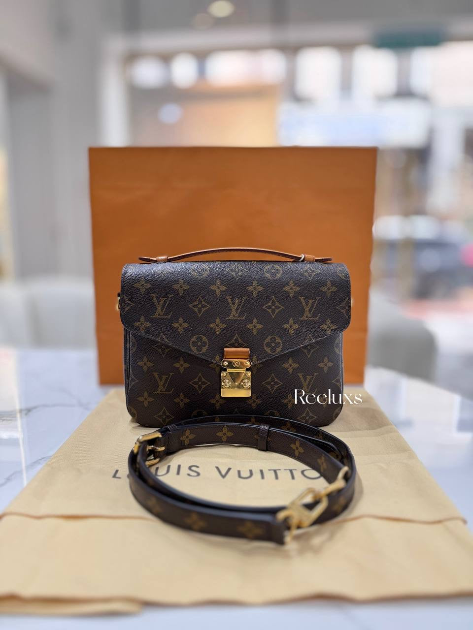 LOUIS VUITTON LV Pochette Metis Monogram Handbag