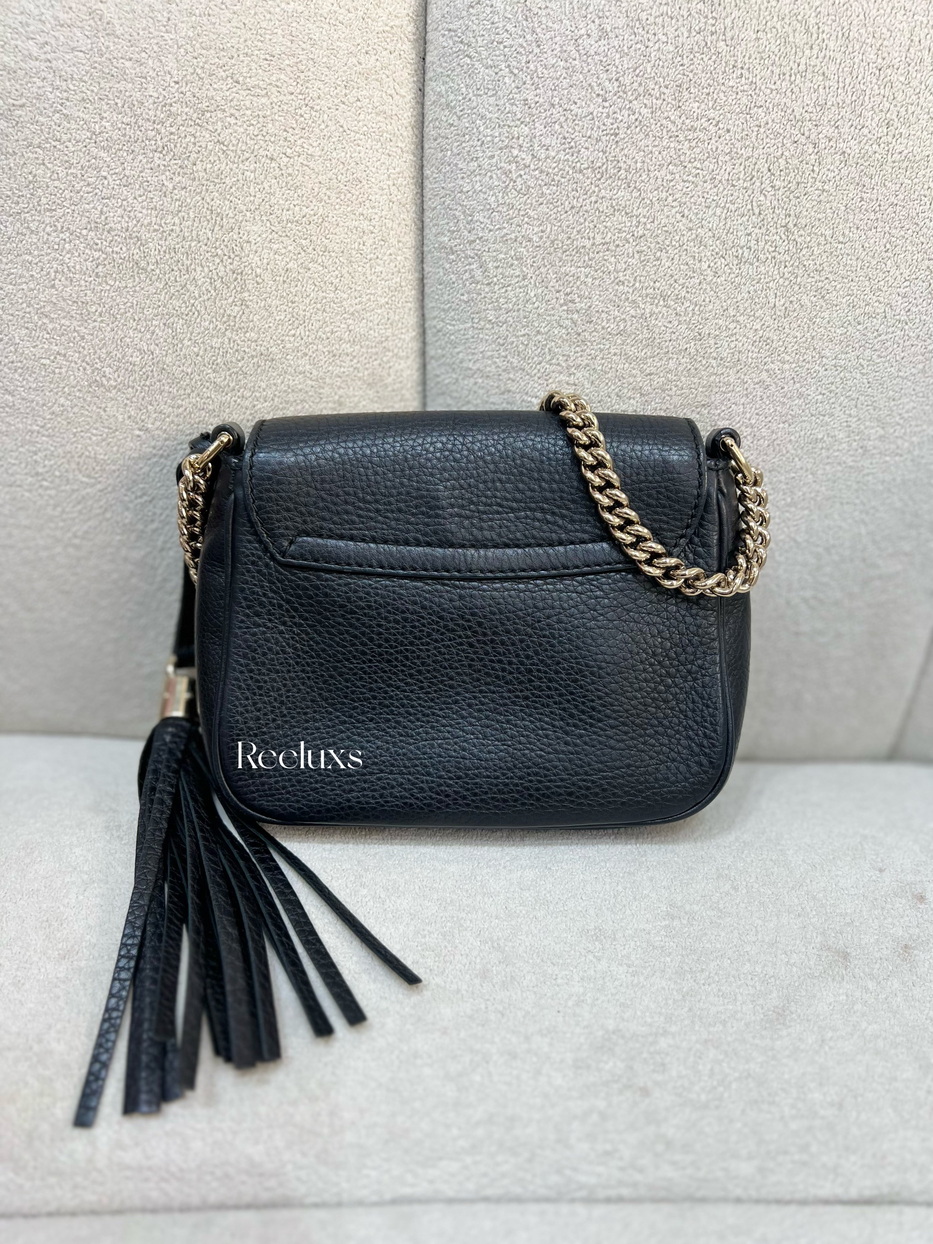 GUCCI Soho Flap Crossbody In Black Pebbled Leather Bag