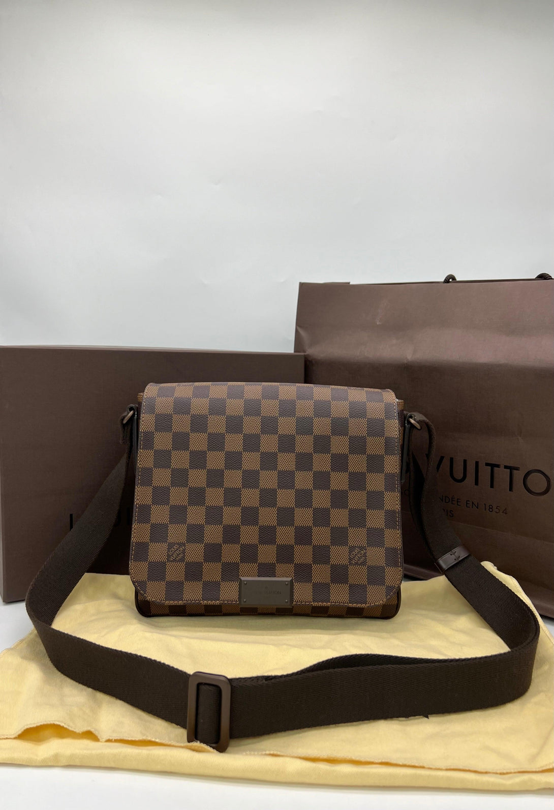 LOUIS VUITTON Damie Ebene District PM - Reeluxs 