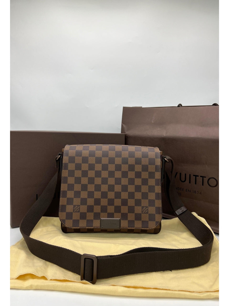 LOUIS VUITTON Damie Ebene District PM - Reeluxs 
