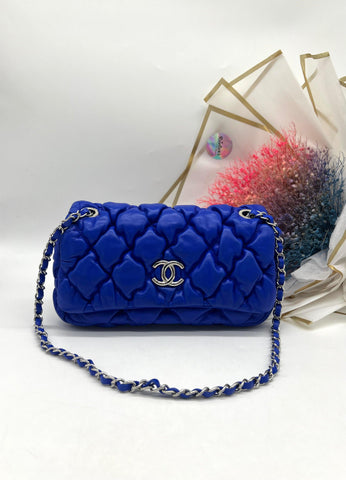 CHANEL
Small Bubble Quilt Flap Bag - Reeluxs 