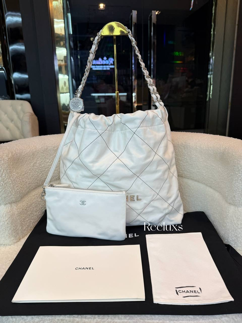White Chanel 22 Handbag - HOBO BAG