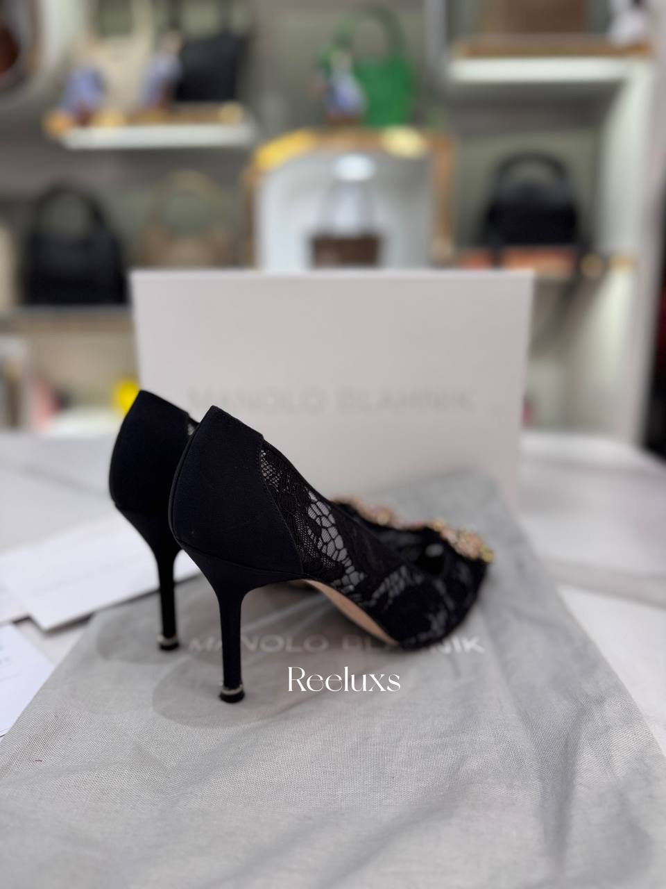 MANOLO BLAHNIK Hangisi Lace Pumps