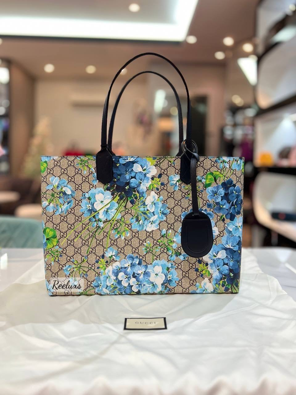 GUCCI GG Supreme Monogram Blooms Reversible Tote Bag