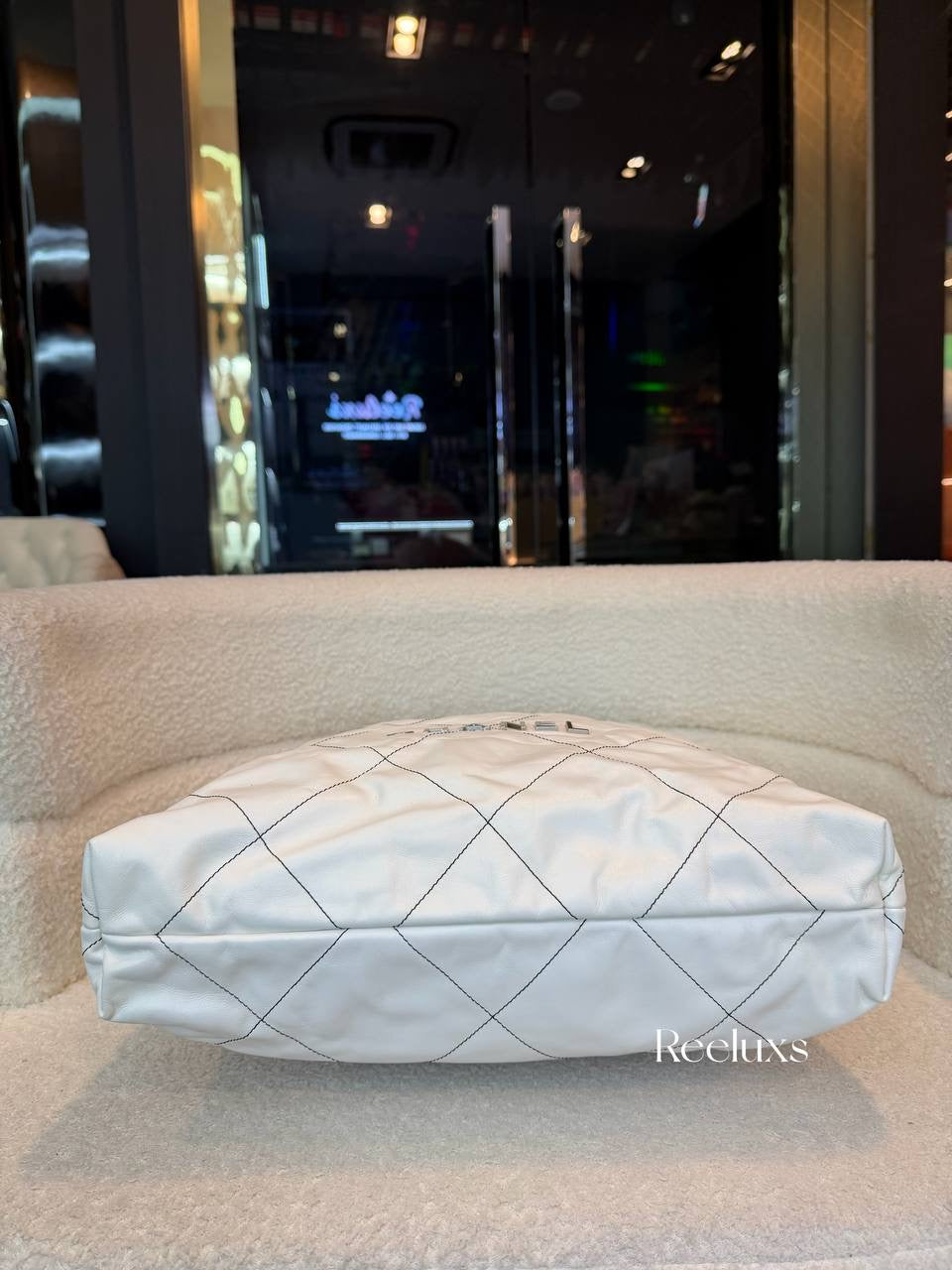 White Chanel 22 Handbag - HOBO BAG