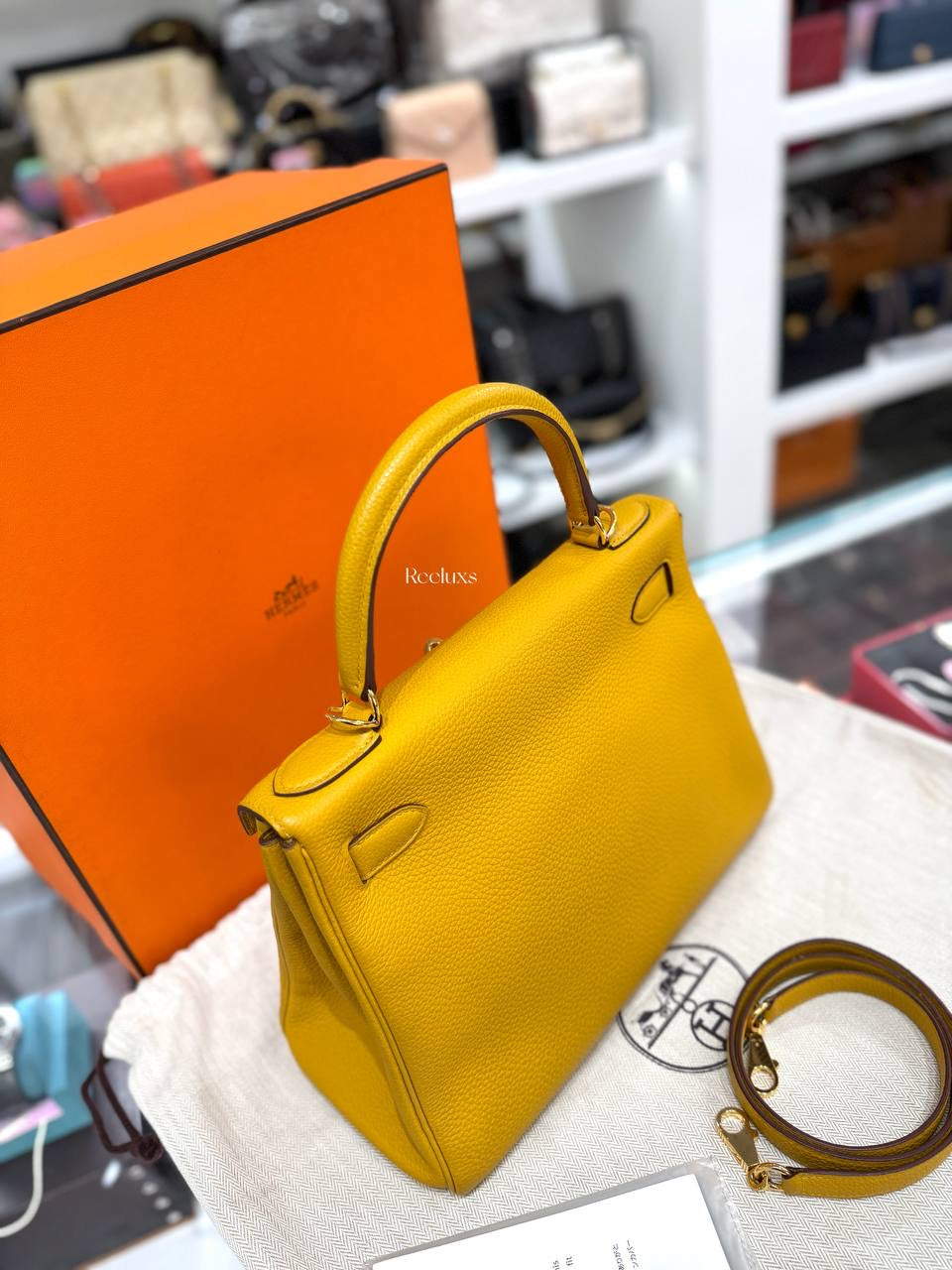 Full set HERMÈS Kelly 28 Retoure Bag in Jaune Ambre Togo GHW
