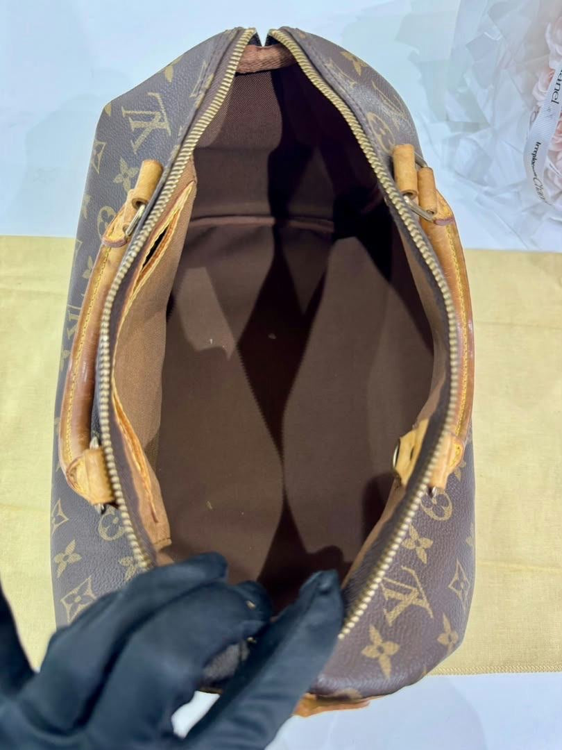 LOUIS VUITTON Monogram Speedy 30