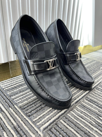 LOUIS VUITTON Loafers & Slip-Ons for Unisex Size 6 - Reeluxs 