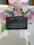 CHANEL Vintage CC Caviar Leather Bifold Wallet Black