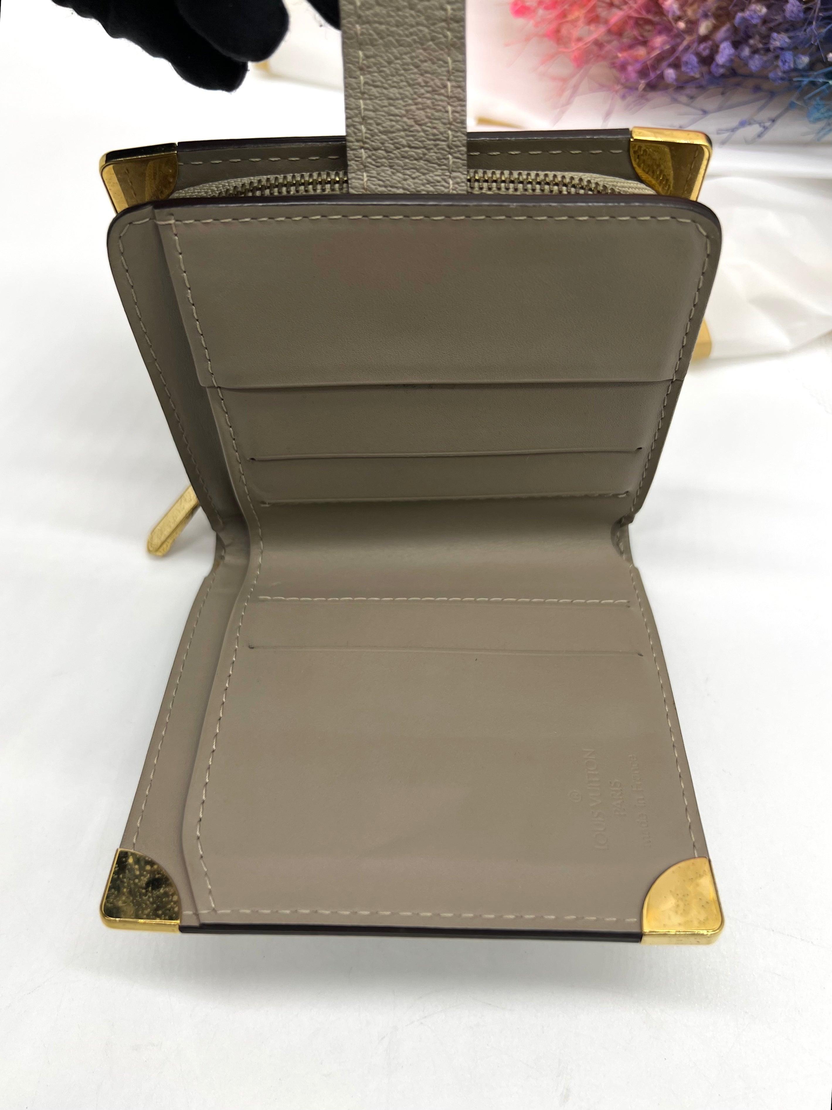 Louis Vuitton Wallets Grey - Reeluxs 