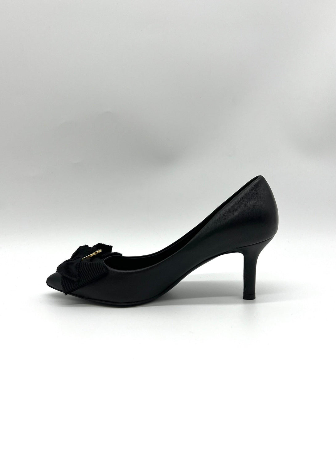 Salvatore Ferragamo Black Leather Bow Pointed Toe Pumps - Reeluxs 