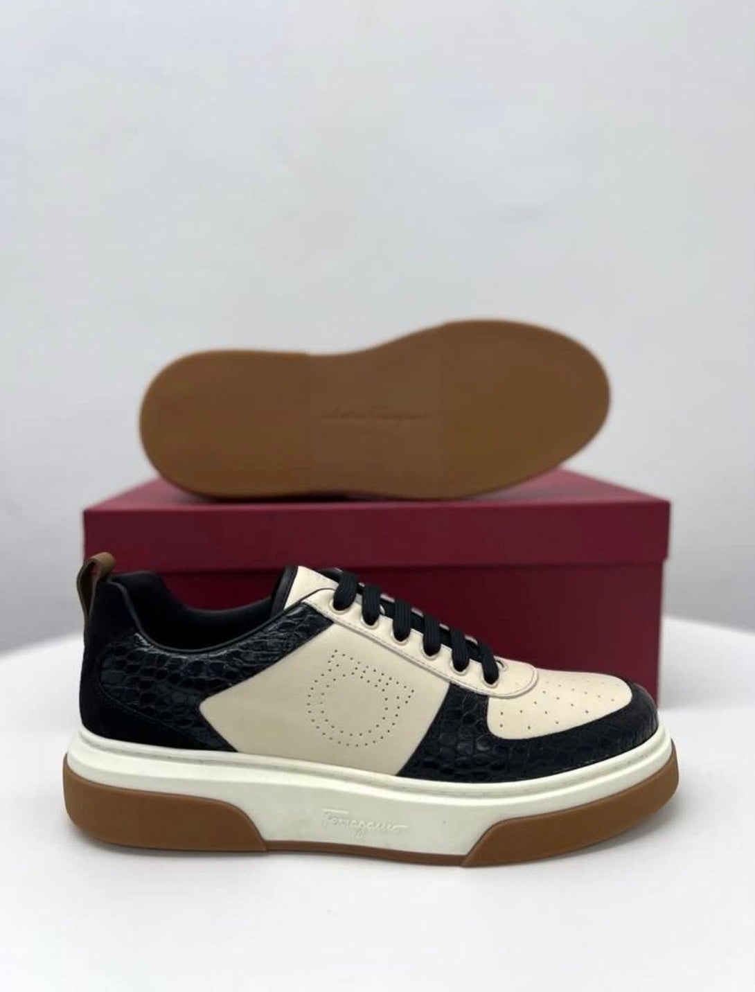 Full Set Salvatore Ferragamo white and black leather sneaker Men shoe size 9 1/2 - Reeluxs 