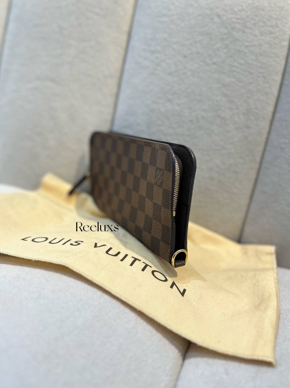 LOUIS VUITTON LV Zippy Wallet in Damier Ebene Canvas