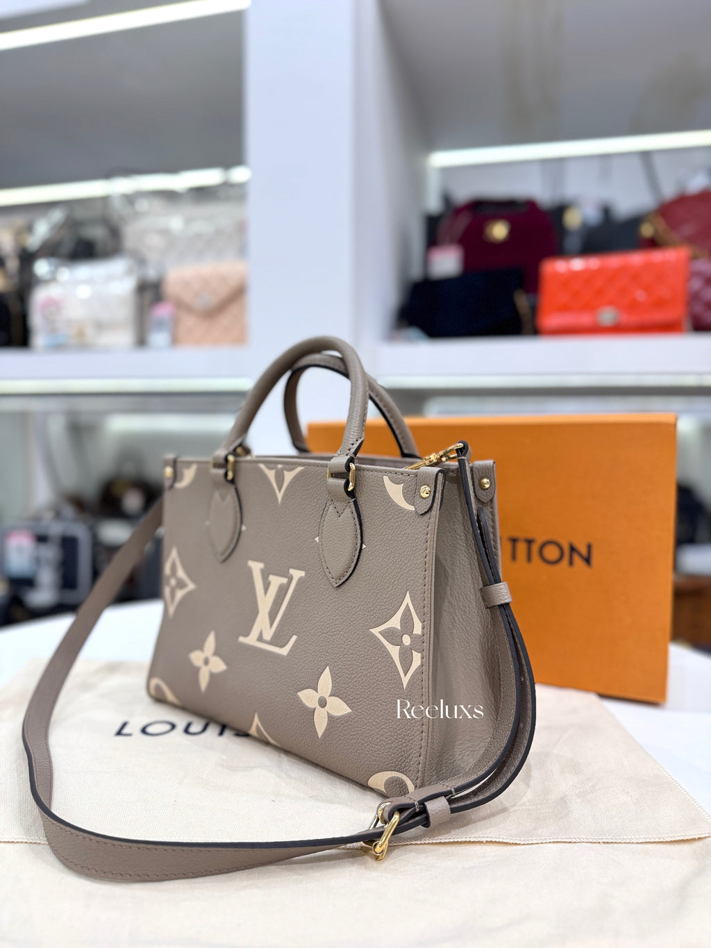 LOUIS VUITTON OnTheGo PM Tourterelle Beige/Cream Leather