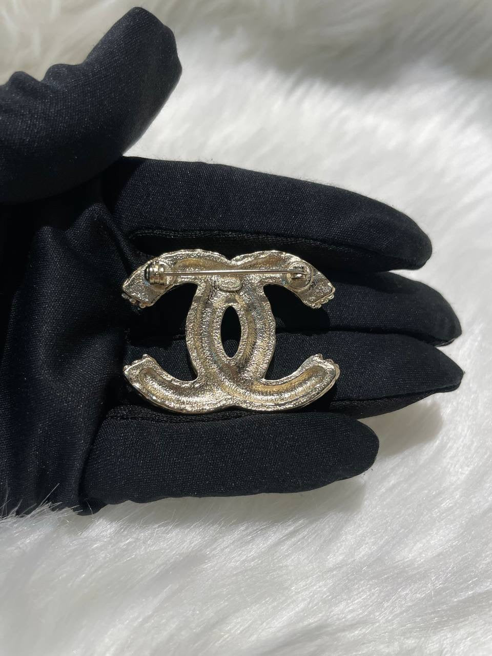 CHANEL CC Logo Brooch