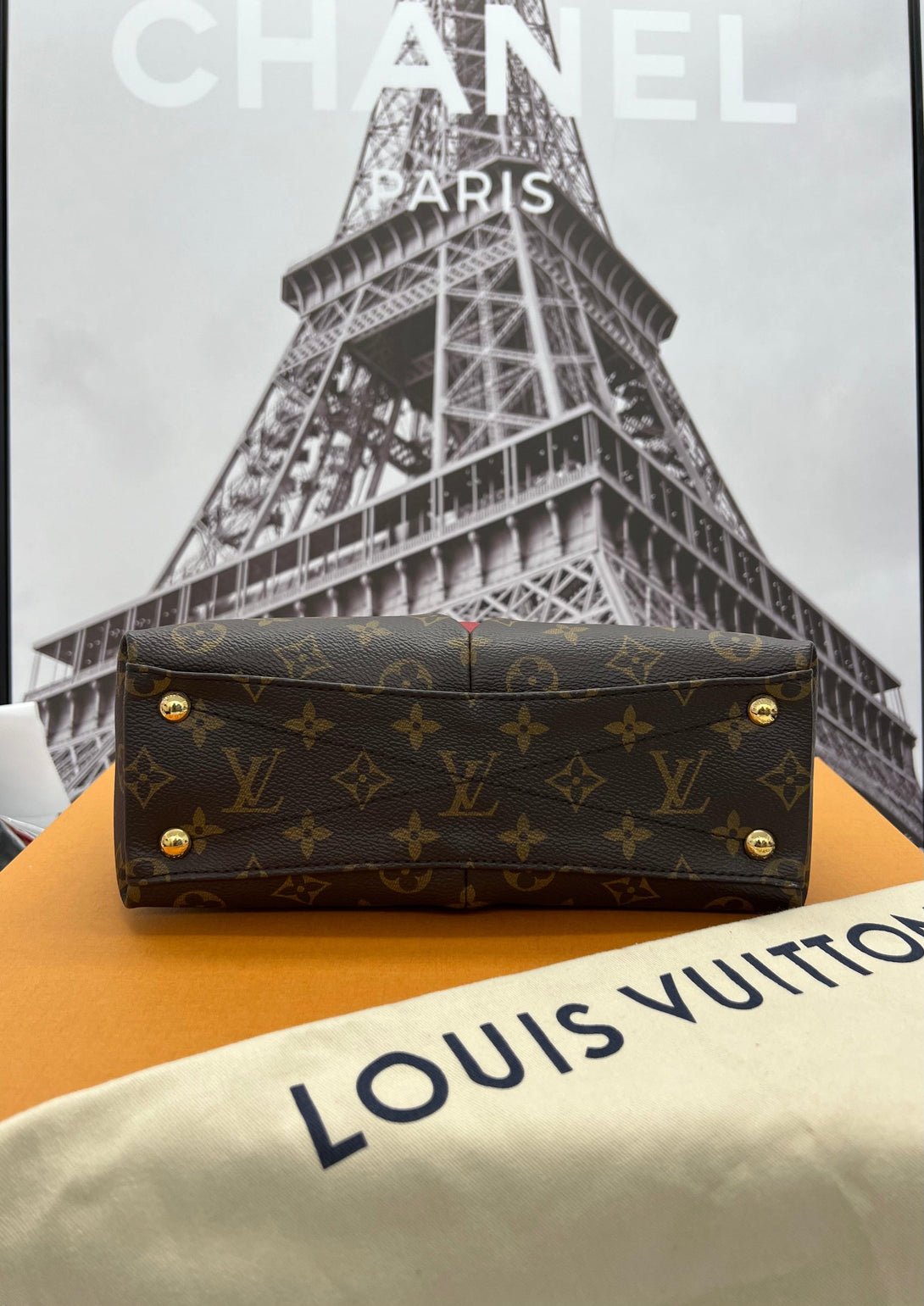 LOUIS VUITTON
V Tote BB Monogram Canvas - Reeluxs 