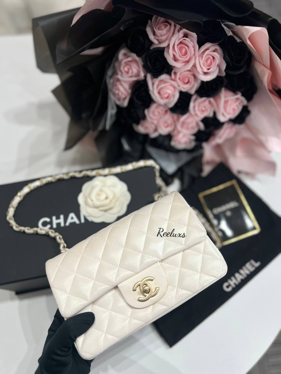 FULL SET CHANEL Timeless / Classique Leather Crossbody  Bag In White With Gold Hardware